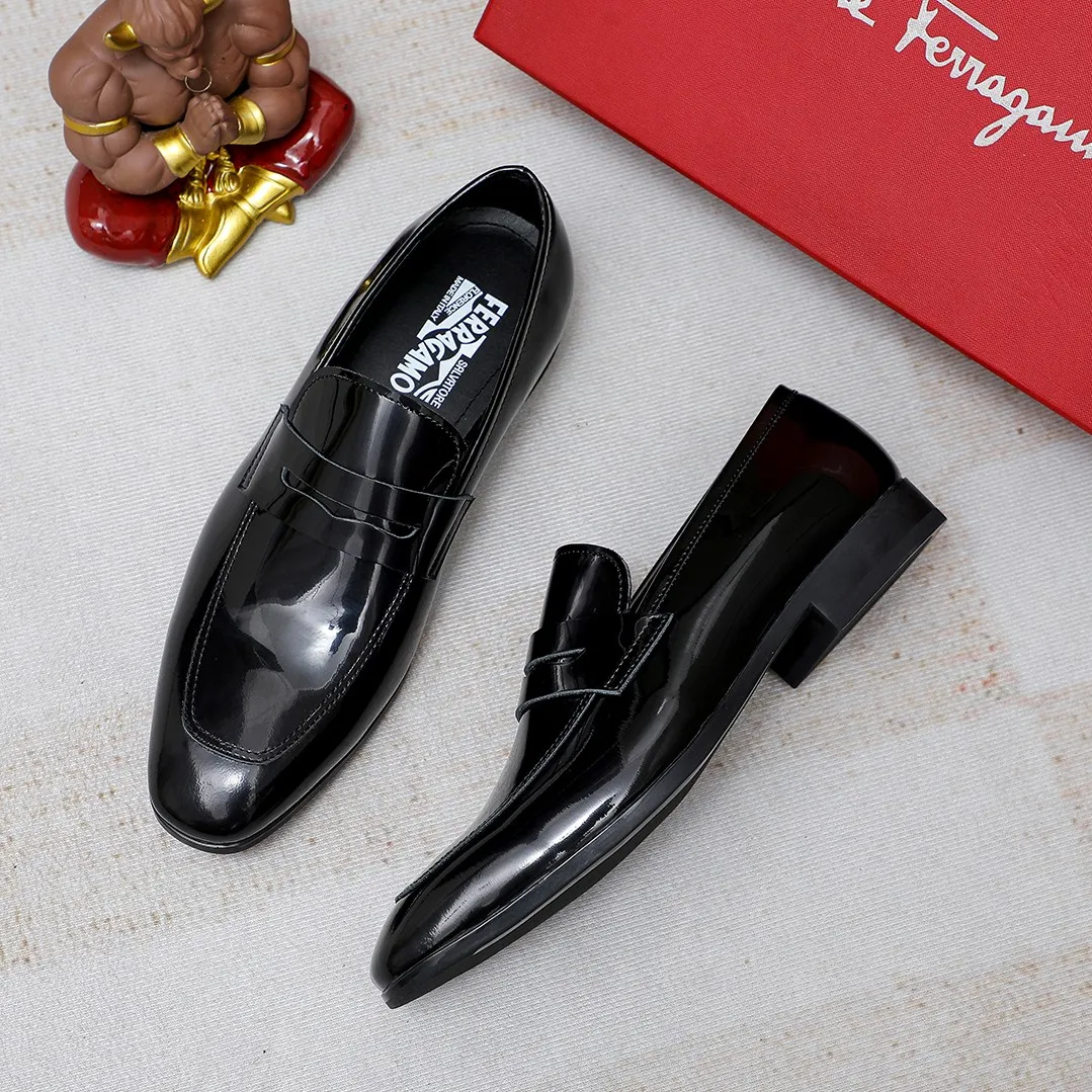 Men's shoes 💰460 🔥Ferragamo's new men's casual slip-on shoes🇨🇳Official website original 1:1 mold, original quality💯Fine workmanship, high-end luxury☘The upper is made of imported Italian first-layer cowhide🌴Luxurious water dyeing🐂Leather lining🍓Rubber wear-resistant and non-slip outsole, breathable and comfortable to wear🍍The first choice for high-grade men, 5 colors available! Code number 38-44 (45.46. Customized)